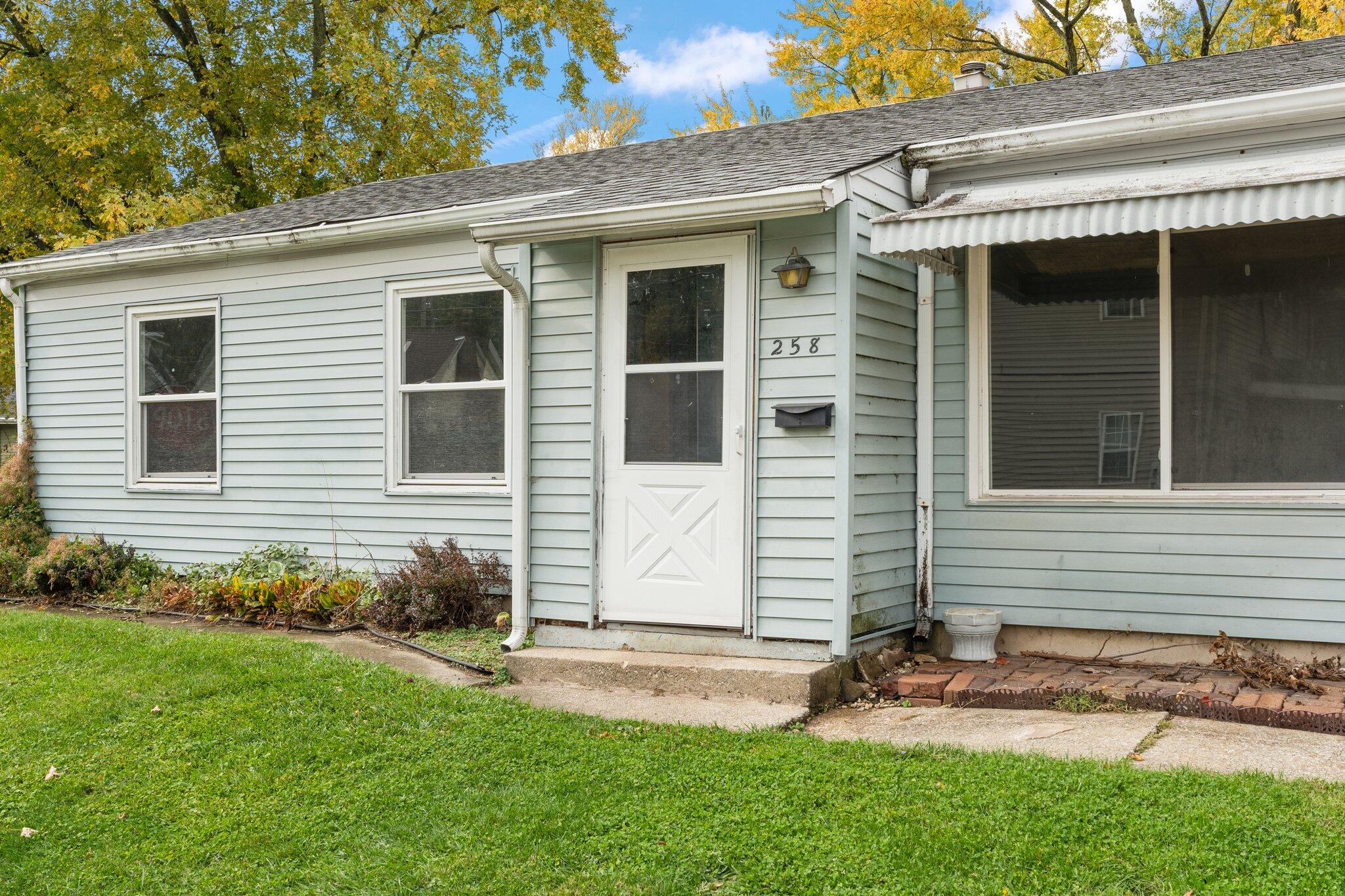 Valparaiso, Indiana 46383, United States, 3 Bedrooms Bedrooms, ,1 BathroomBathrooms,Residential,Pending,27509