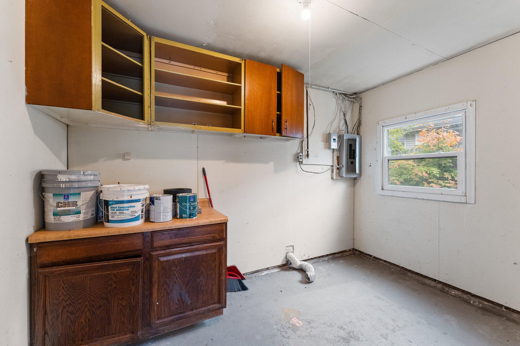 Valparaiso, Indiana 46383, United States, 3 Bedrooms Bedrooms, ,1 BathroomBathrooms,Residential,Pending,27509