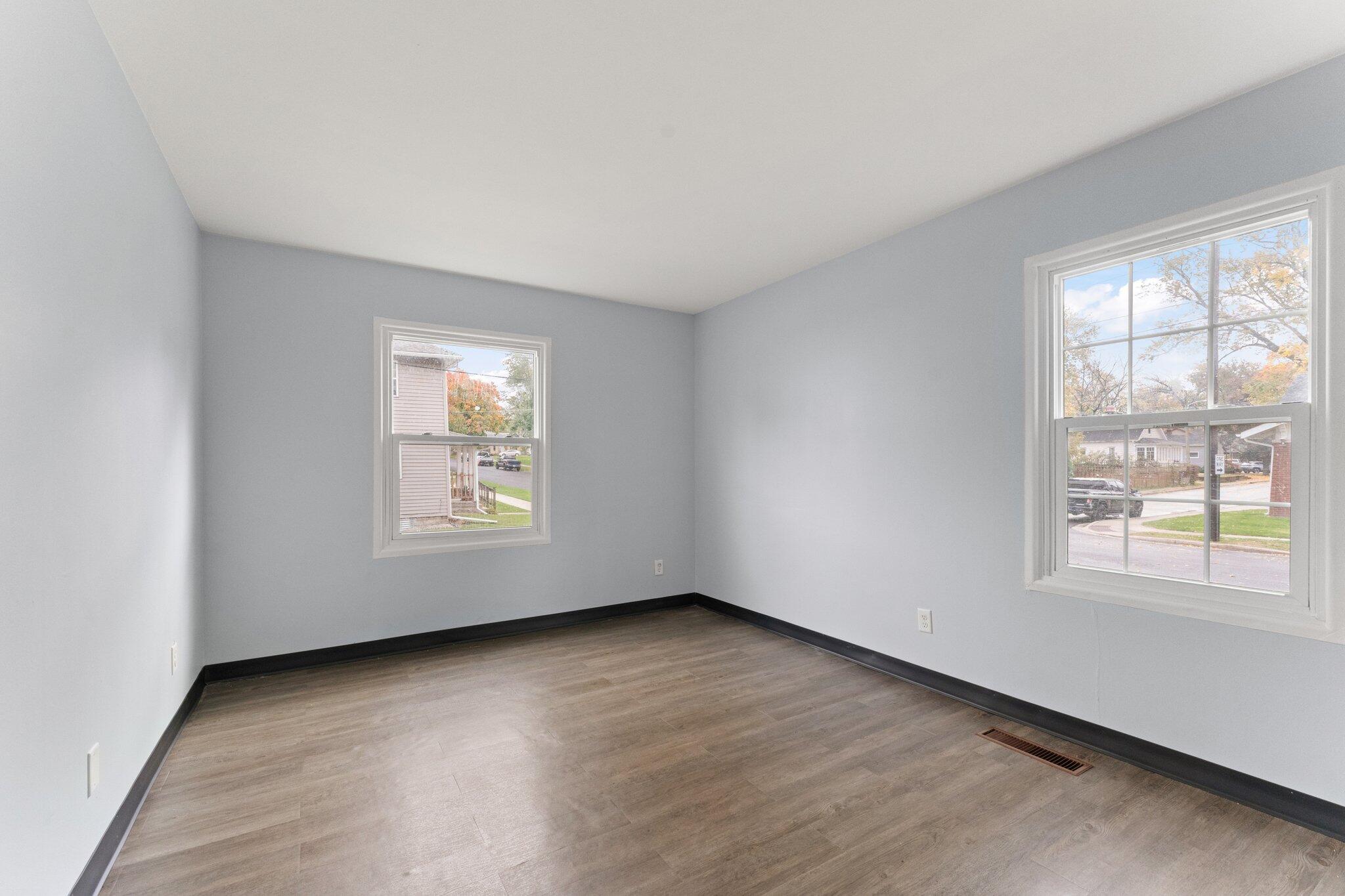 Valparaiso, Indiana 46383, United States, 3 Bedrooms Bedrooms, ,1 BathroomBathrooms,Residential,Pending,27509