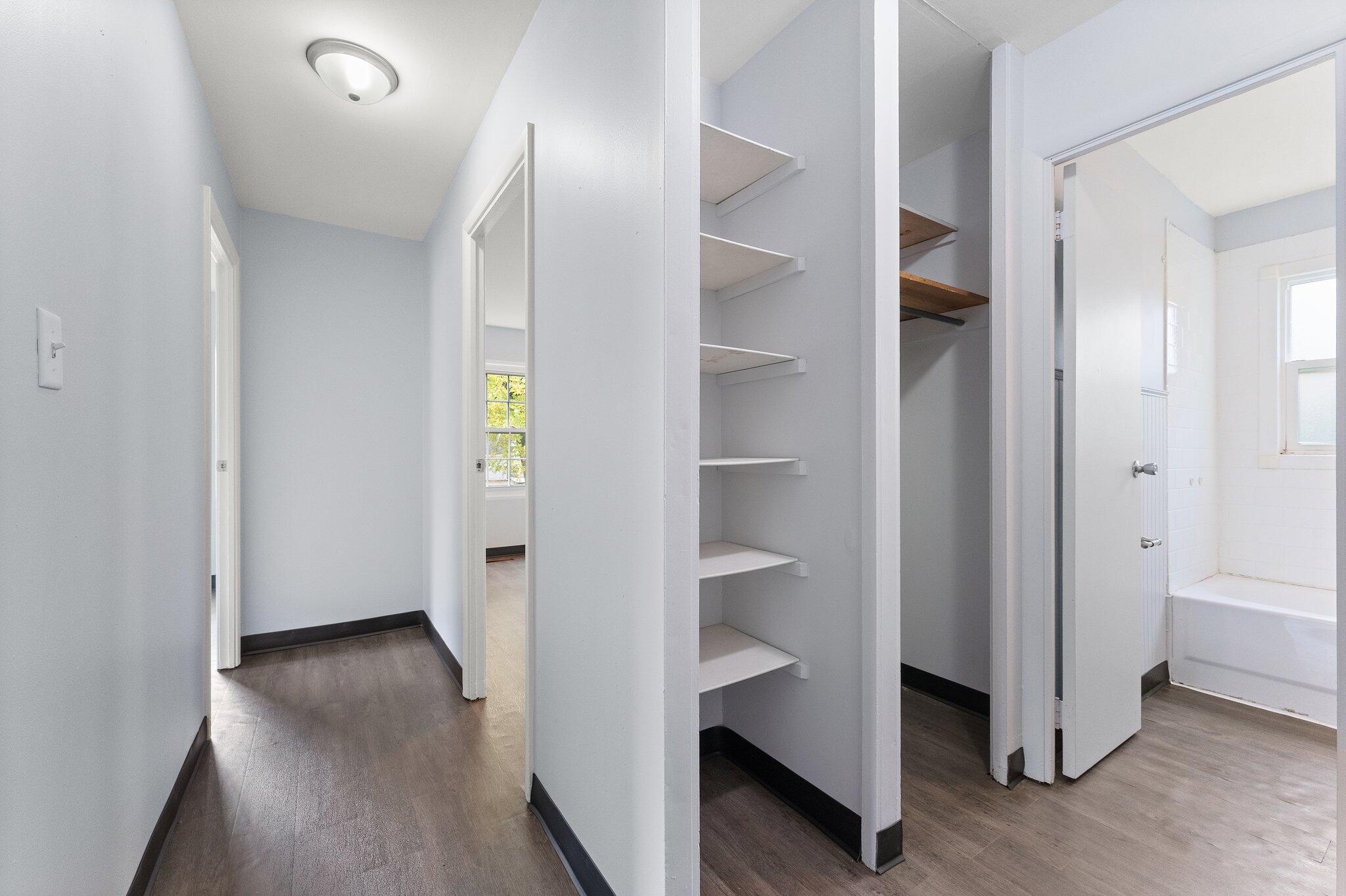 Valparaiso, Indiana 46383, United States, 3 Bedrooms Bedrooms, ,1 BathroomBathrooms,Residential,Pending,27509