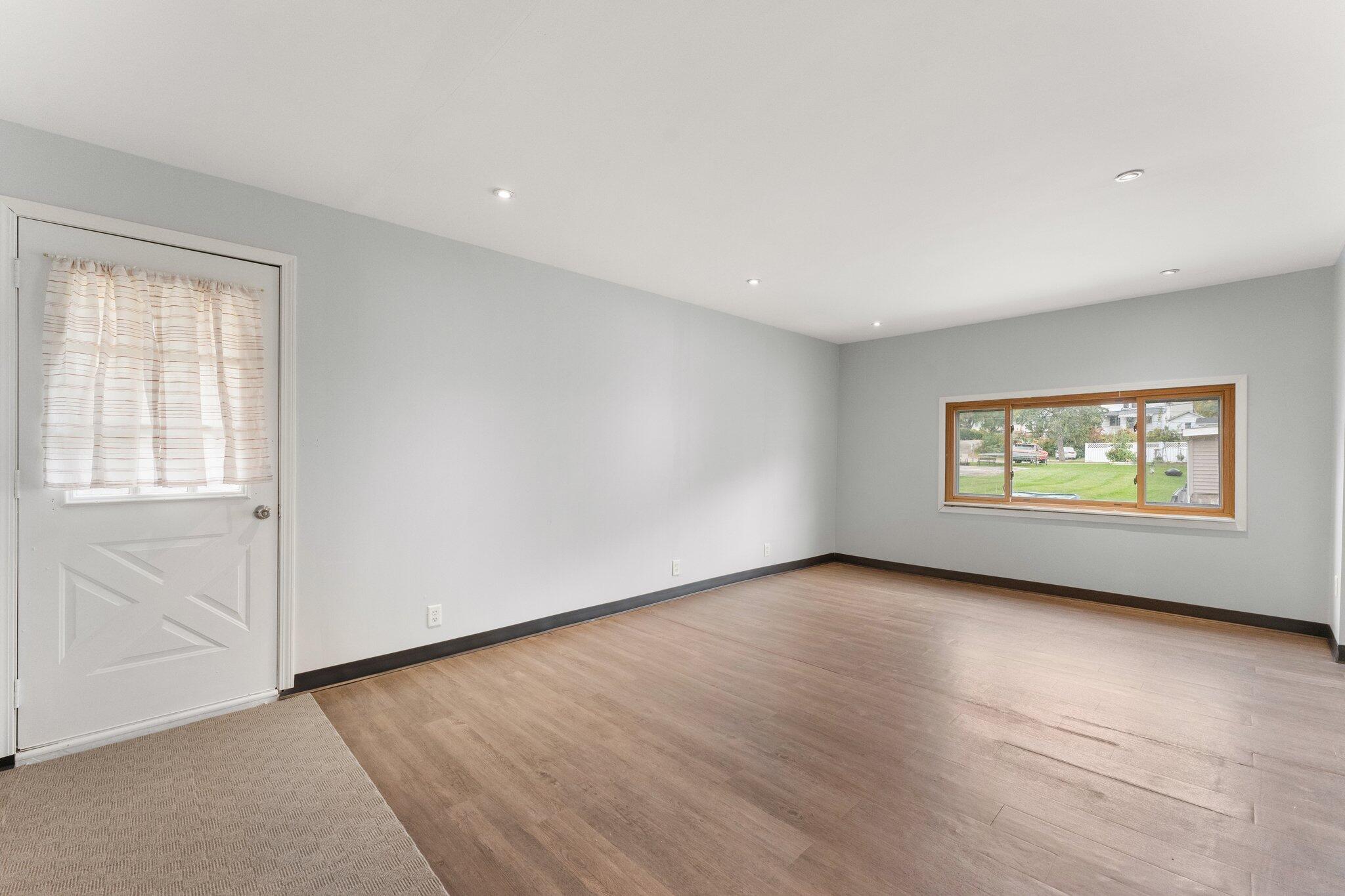 Valparaiso, Indiana 46383, United States, 3 Bedrooms Bedrooms, ,1 BathroomBathrooms,Residential,Pending,27509