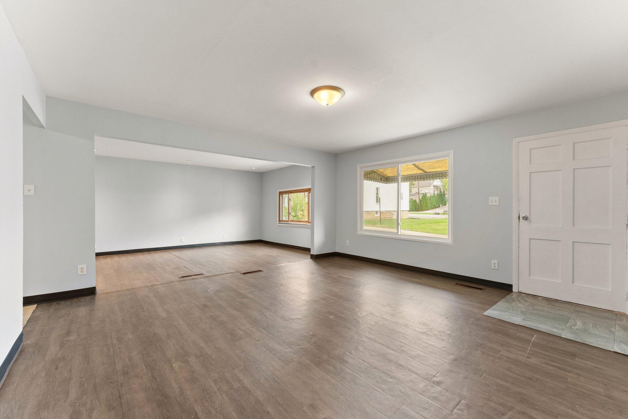 Valparaiso, Indiana 46383, United States, 3 Bedrooms Bedrooms, ,1 BathroomBathrooms,Residential,Pending,27509