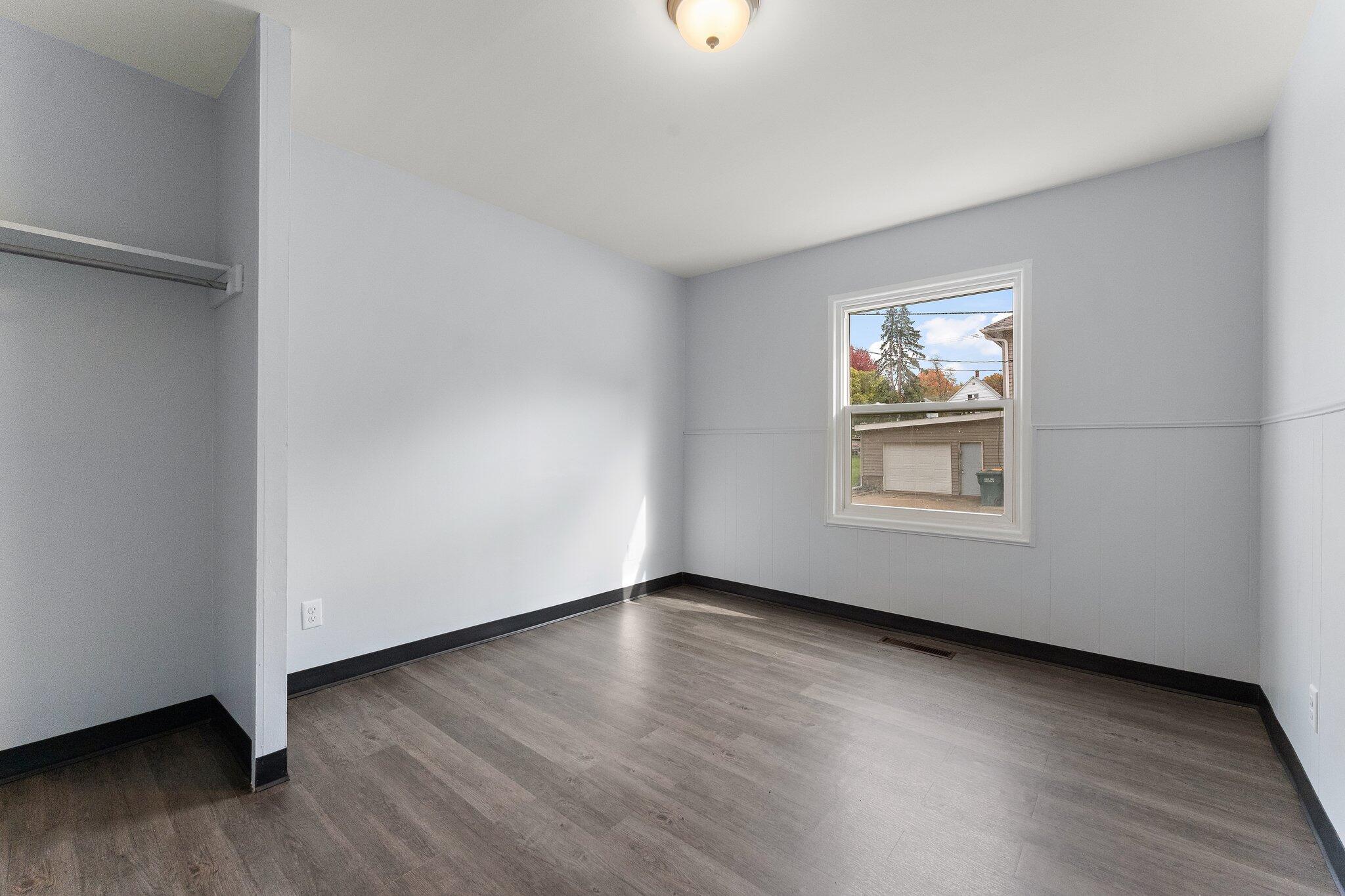 Valparaiso, Indiana 46383, United States, 3 Bedrooms Bedrooms, ,1 BathroomBathrooms,Residential,Pending,27509