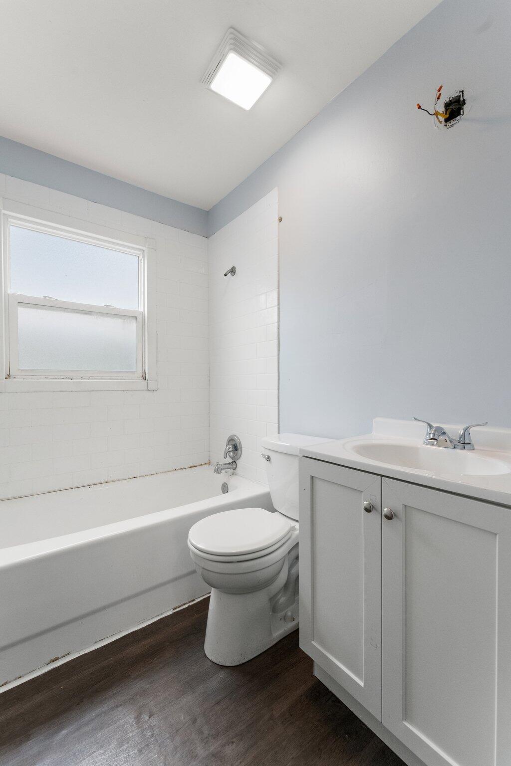 Valparaiso, Indiana 46383, United States, 3 Bedrooms Bedrooms, ,1 BathroomBathrooms,Residential,Pending,27509