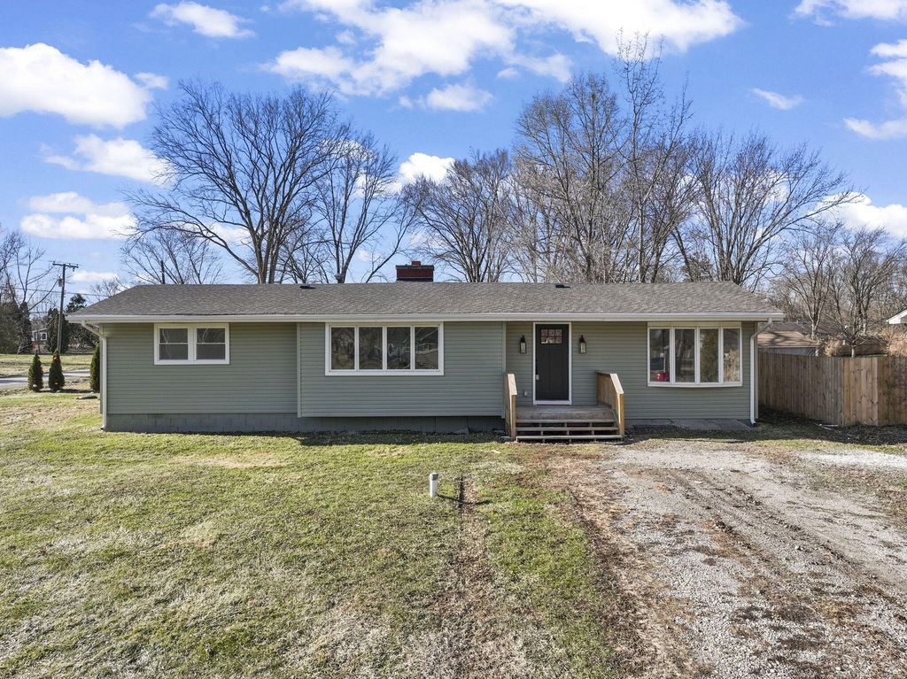 Photo of 16020 Eastview Place, Lowell, IN 46356 (MLS # 832151)