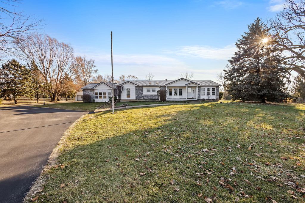 Photo of 516 W St Rd 8, Hebron, IN 46341 (MLS # 832638)