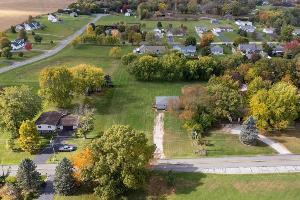 Photo of 16 S 200 W, Valparaiso, IN 46385 (MLS # 837588)