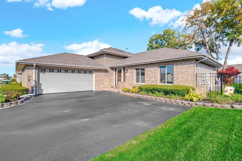 Photo of 901 Robin Court, Dyer, IN 46311 (MLS # 834814)