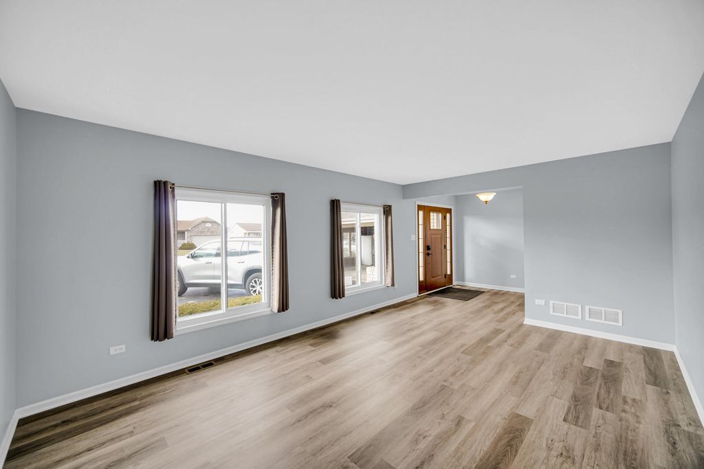 Photo of 901 Robin Court, Dyer, IN 46311 (MLS # 834814)