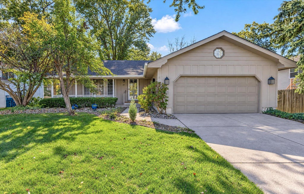 Photo of 219 Golfview Drive, Schererville, IN 46375 (MLS # 847412)