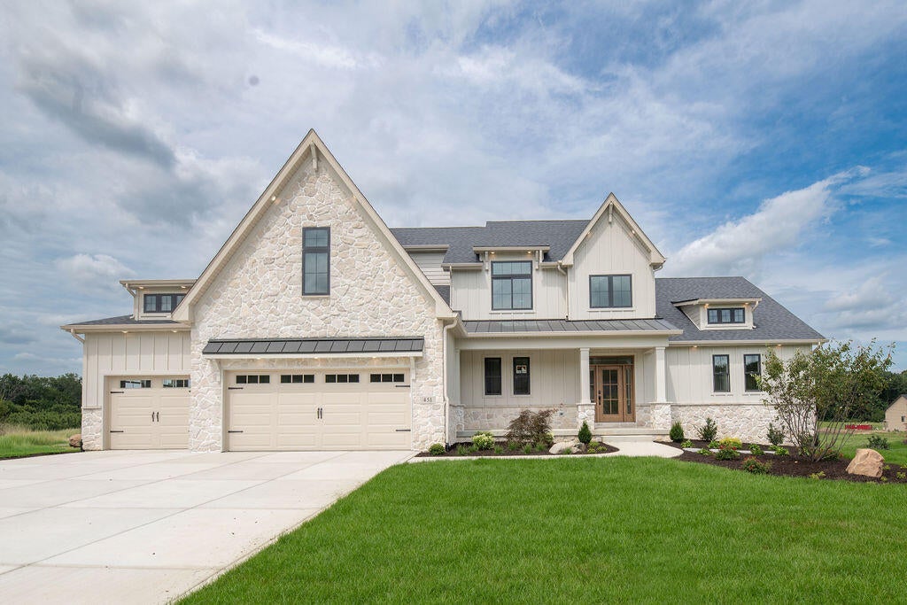 Photo of 451 Stonebridge Pkwy, Valparaiso, IN 46383 (MLS # 846499)
