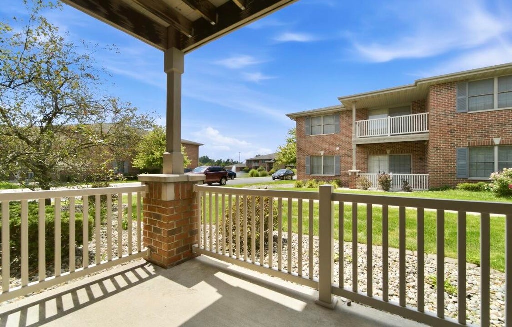 Photo of 629 Cambridge Court #1-d, Munster, IN 46321 (MLS # 844280)