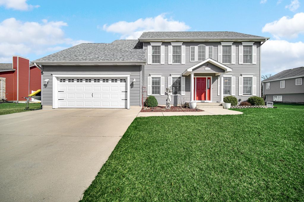 Photo of 608 Dakota Drive, Lowell, IN 46356 (MLS # 836589)