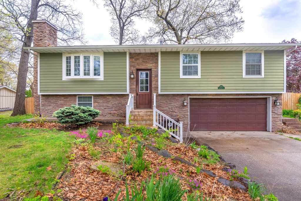 Photo of 12203 Duttlinger Lane, Wheatfield, IN 46392 (MLS # 837903)