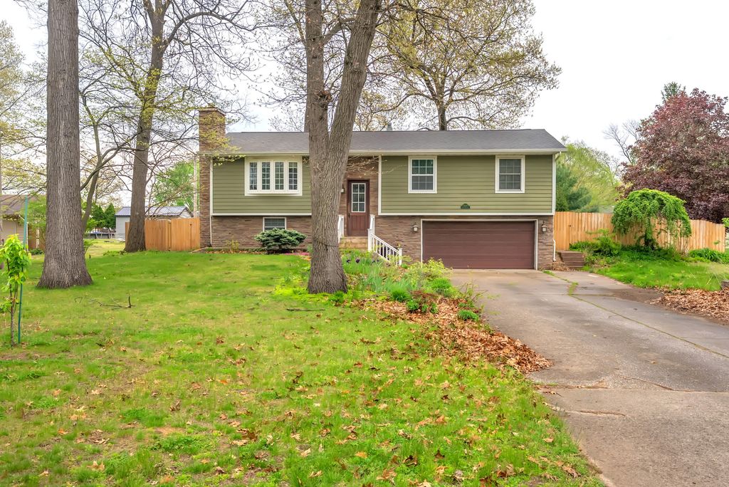 Photo of 12203 Duttlinger Lane, Wheatfield, IN 46392 (MLS # 837903)