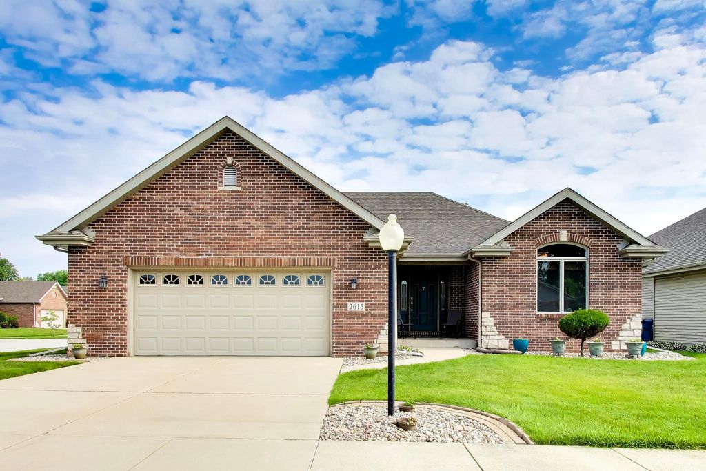Photo of 2615 43rd Street, Highland, IN 46322 (MLS # 841454)
