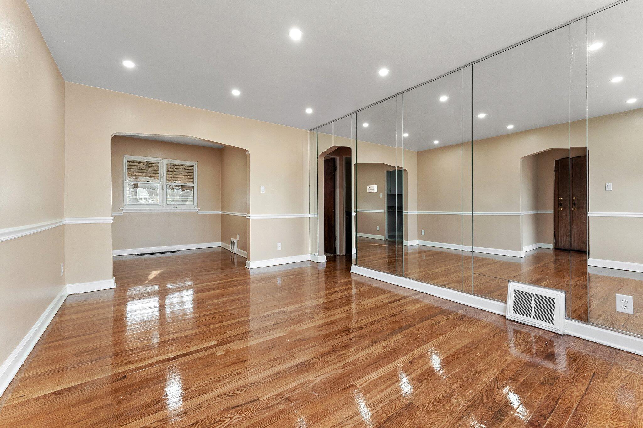 Gary, Indiana 46404, United States, 2 Bedrooms Bedrooms, ,1 BathroomBathrooms,Residential,Active,95730