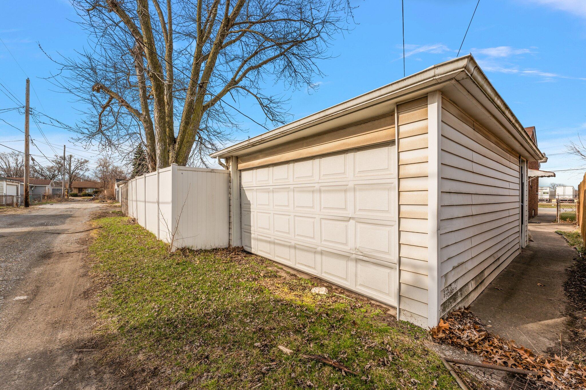 Gary, Indiana 46404, United States, 2 Bedrooms Bedrooms, ,1 BathroomBathrooms,Residential,Active,95730