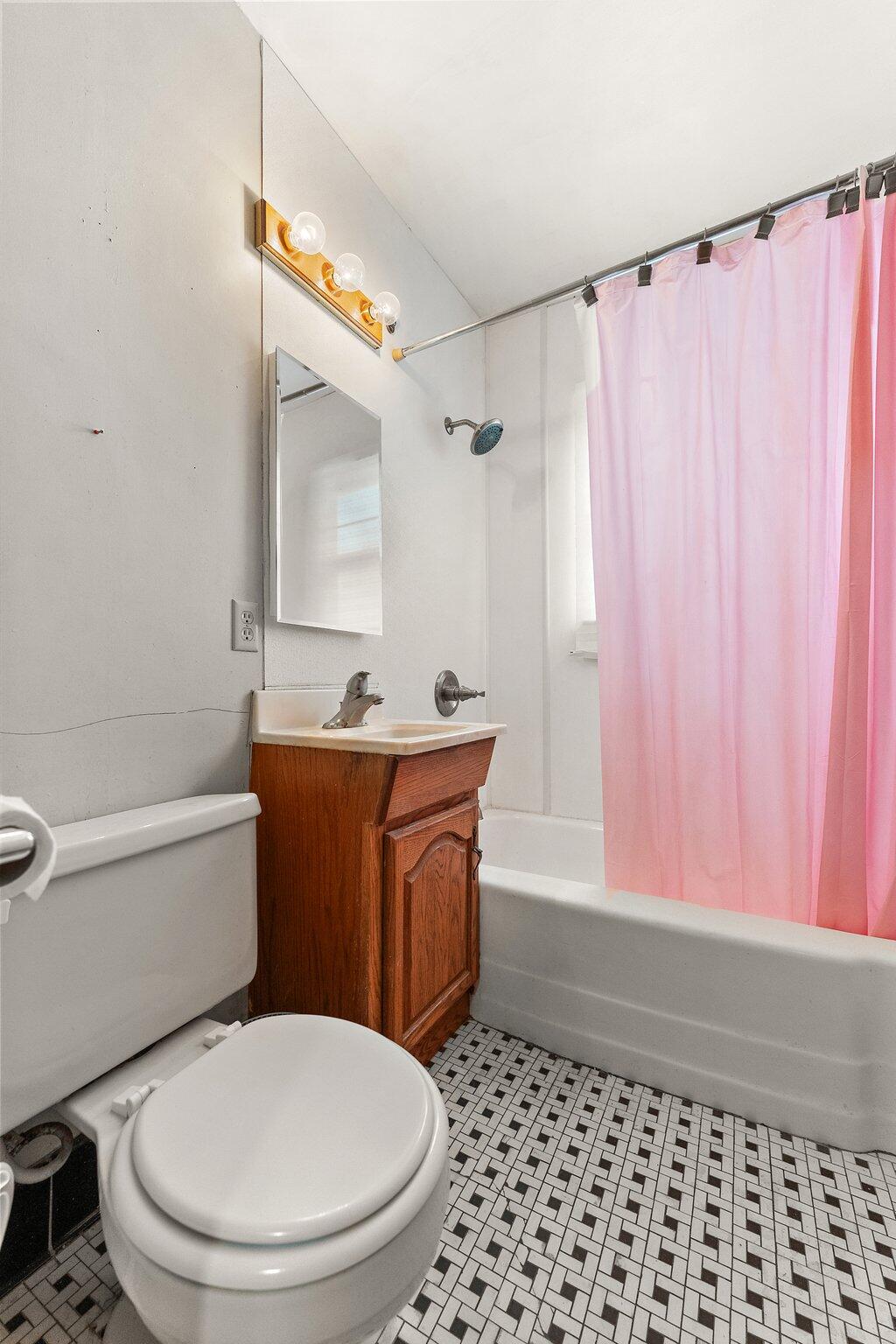 Gary, Indiana 46404, United States, 2 Bedrooms Bedrooms, ,1 BathroomBathrooms,Residential,Active,95730