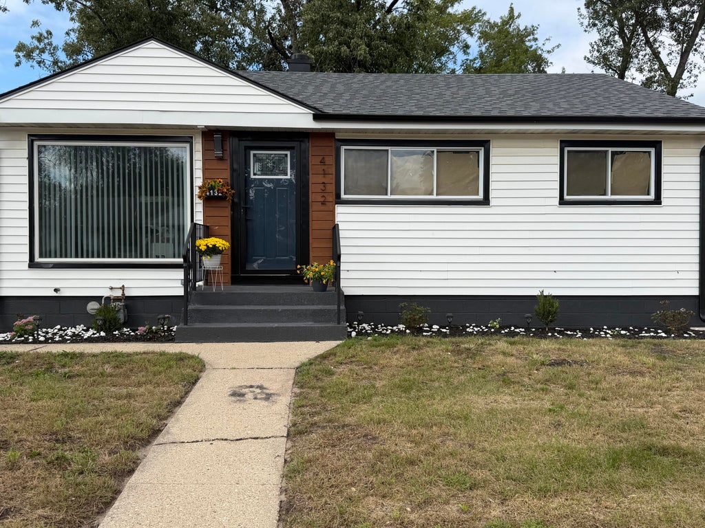 Photo of 4132 E 11th Place, Gary, IN 46403 (MLS # 846019)