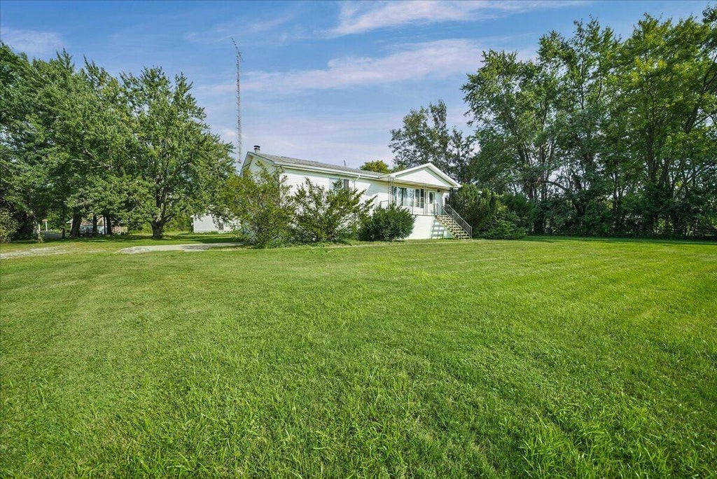 Photo of 541 N County Line Road, Hobart, IN 46342 (MLS # 845225)
