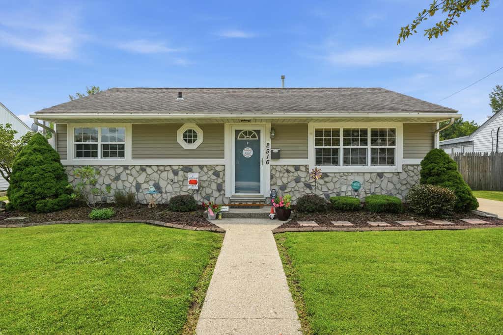 Photo of 2516 Wicker Park Drive, Highland, IN 46322 (MLS # 844298)