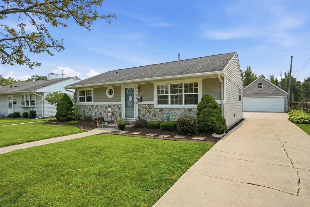Photo of 2516 Wicker Park Drive, Highland, IN 46322 (MLS # 844298)