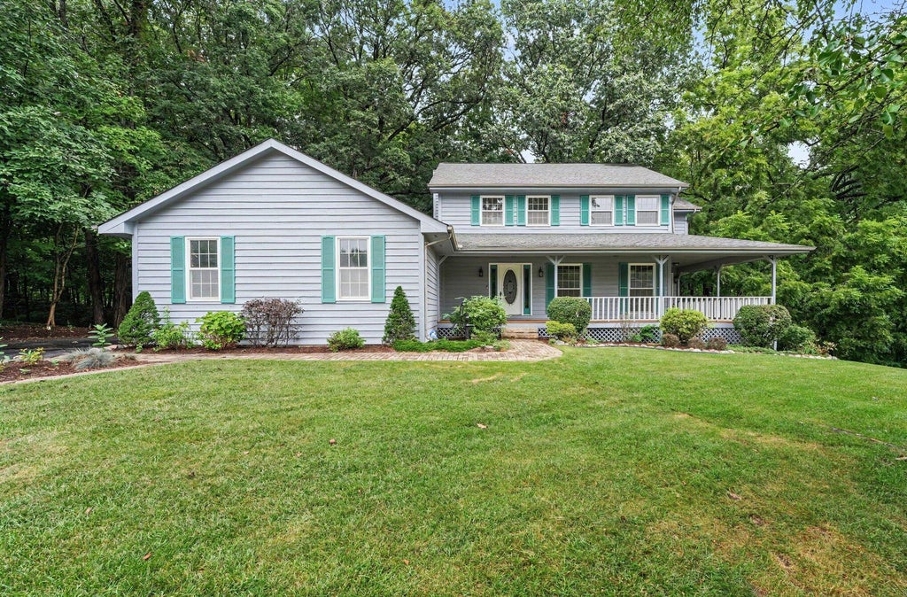 Photo of 433 Brookshire Court, Valparaiso, IN 46385 (MLS # 845543)