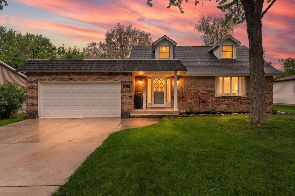 Photo of 1057 Woodland Court, Lowell, IN 46356 (MLS # 838768)
