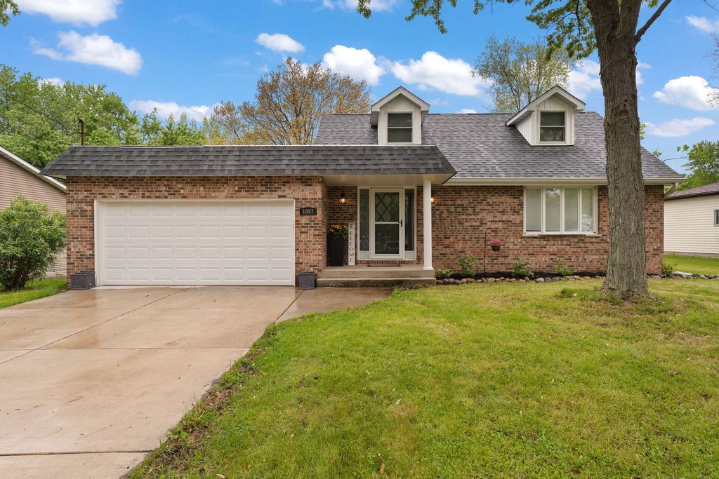 Photo of 1057 Woodland Court, Lowell, IN 46356 (MLS # 838768)