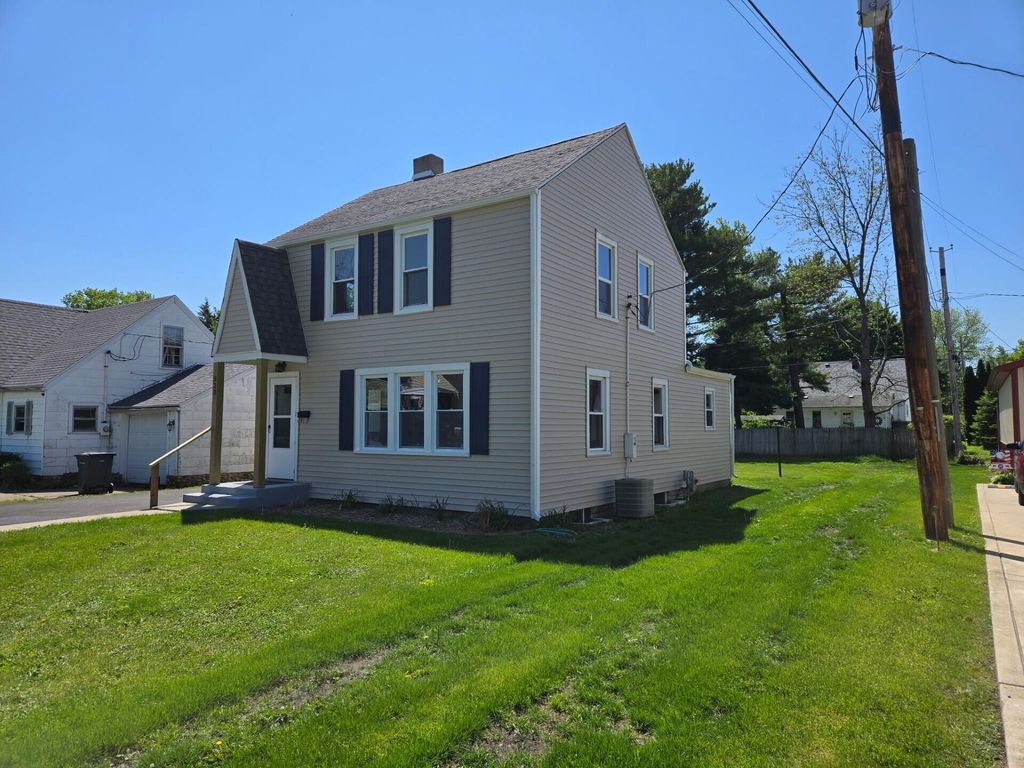 Photo of 523 W Emmet Avenue, Rensselaer, IN 47978 (MLS # 838689)