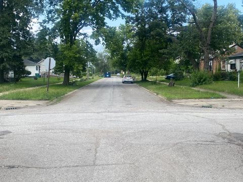 Single Family Residence in Gary IN 400 Matthews Street 5.jpg