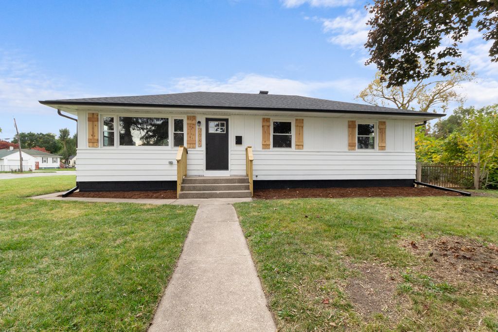 Photo of 4980 Washington Street, Gary, IN 46408 (MLS # 829548)