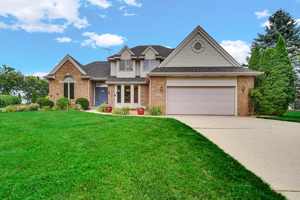 Photo of 2957 Woodbine Drive, Valparaiso, IN 46383 (MLS # 843127)