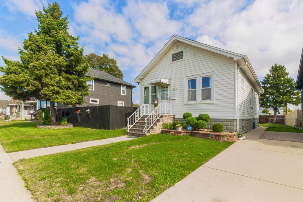 Photo of 4235 Hohman Avenue, Hammond, IN 46327 (MLS # 829464)