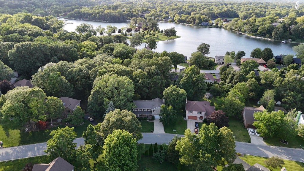 Photo of 141 Guilford Road, Valparaiso, IN 46385 (MLS # 840931)