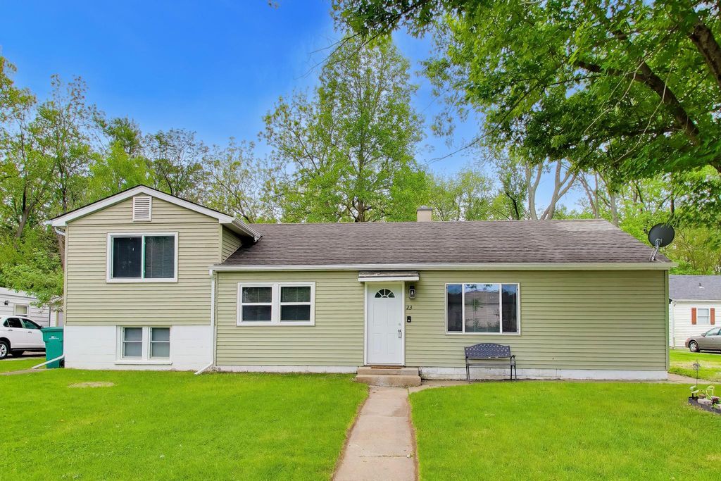 Photo of 23 W 71st Place, Merrillville, IN 46410 (MLS # 839372)