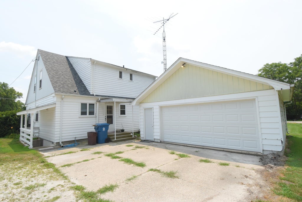 Photo of 108 W Beaver Street, Morocco, IN 47963 (MLS # 842386)