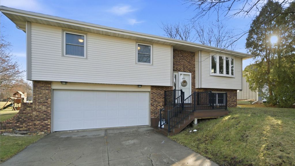 Photo of 3771 Kingsway Drive, Crown Point, IN 46307 (MLS # 835312)