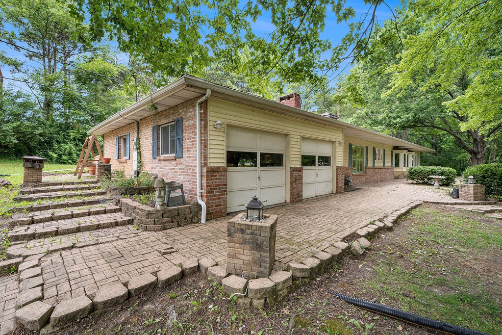 Photo of 254 N 250 W, Valparaiso, IN 46385 (MLS # 823973)