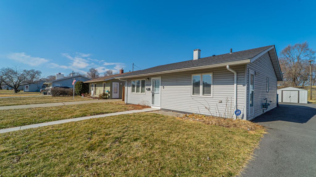 Photo of 2517 River Drive, Highland, IN 46322 (MLS # 834830)