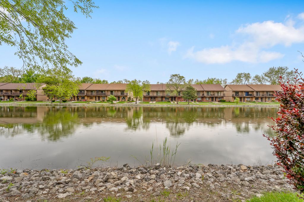 Photo of 854 Jordan Circle, Schererville, IN 46375 (MLS # 838151)