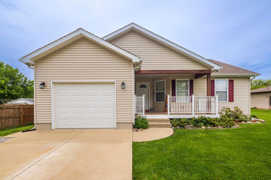 Photo of 116 Fir Court, Hebron, IN 46341 (MLS # 839288)