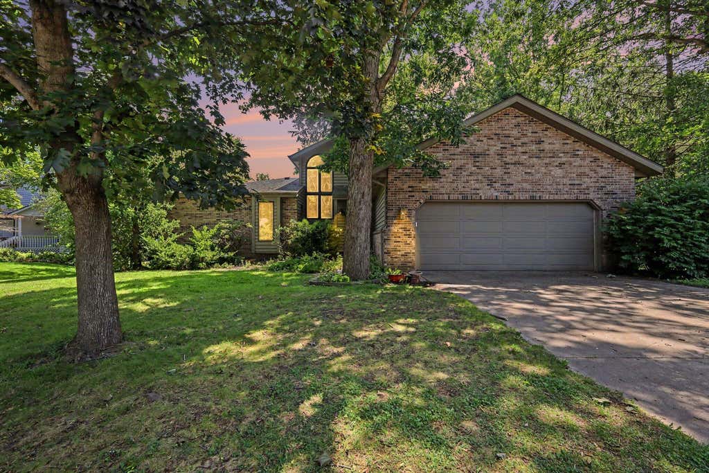 Photo of 804 Brandonbury Drive, Valparaiso, IN 46383 (MLS # 843728)