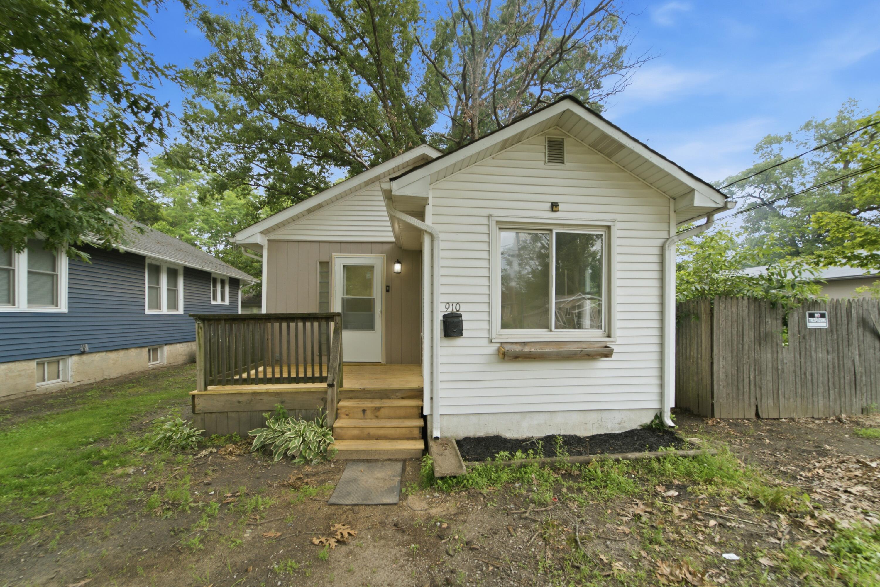 Photo 1 of 28 — 910 E 6th Street, Hobart, IN 46342