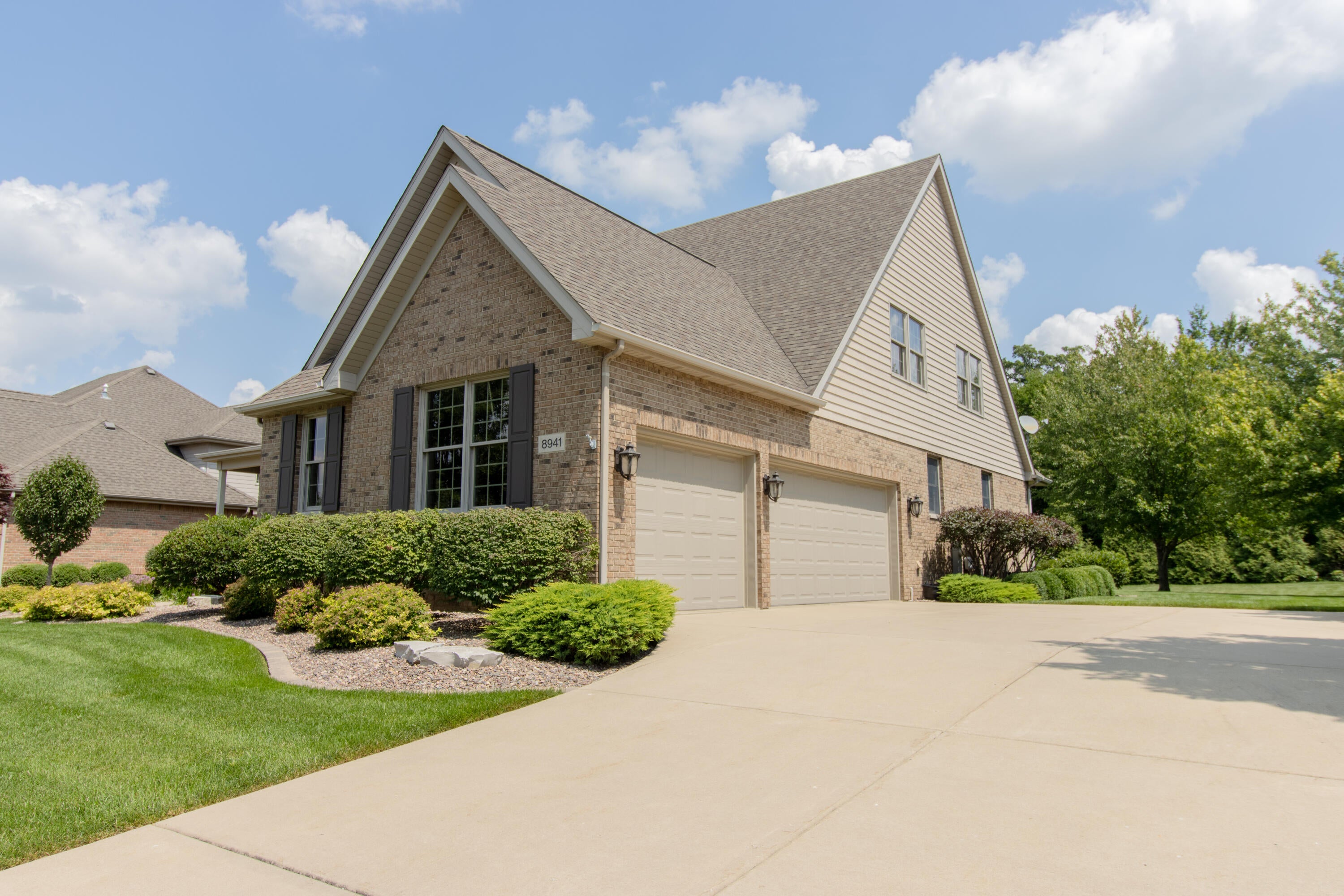 8941 Crooked Bend