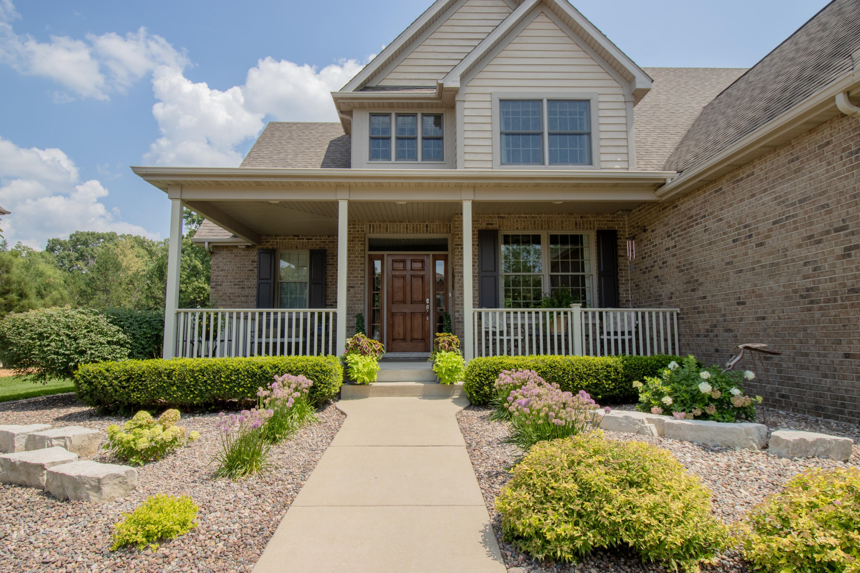 8941 Crooked Bend