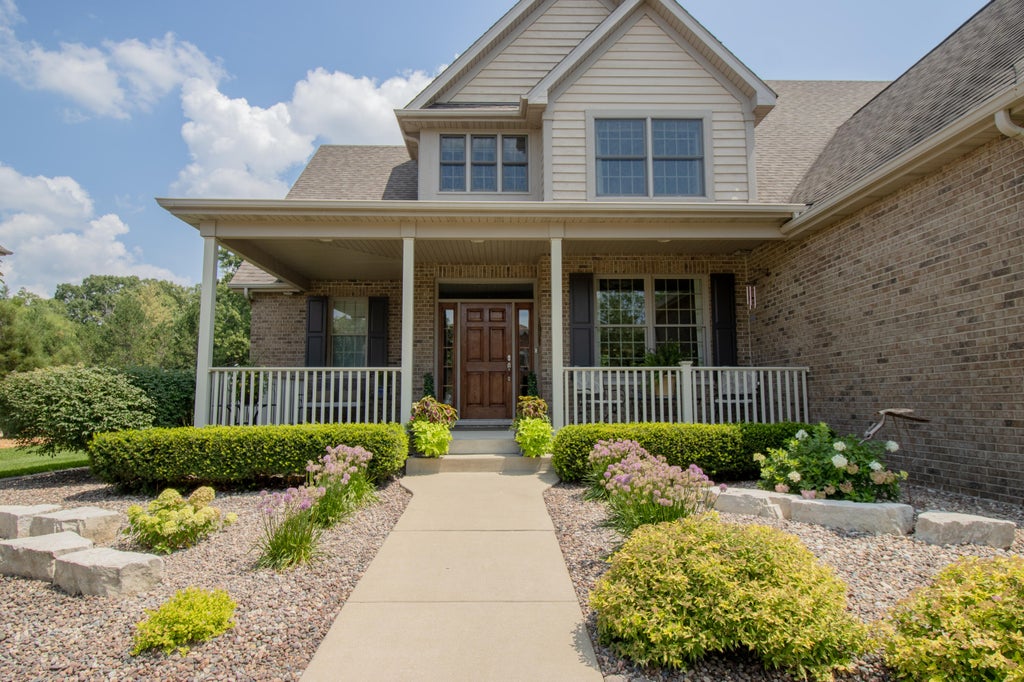 Photo of 8941 Crooked Bend Bnd, Saint John, IN 46373 (MLS # 846561)