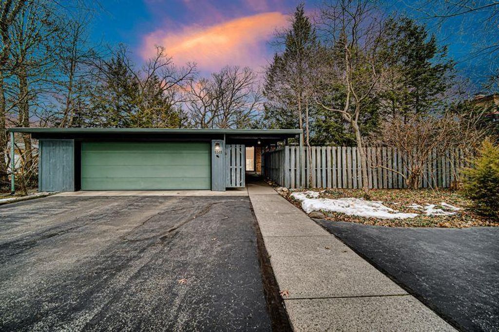 Photo of 1511 35th Street, Munster, IN 46321 (MLS # 834249)