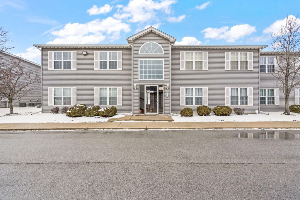 Photo of 8214 Lincoln Circle #C, Merrillville, IN 46410 (MLS # 833178)